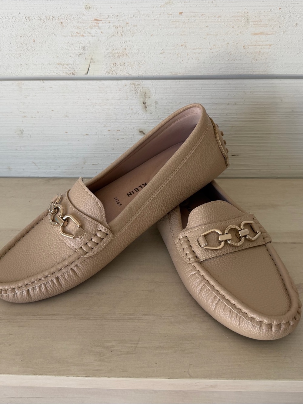 Anne Klein Charlie Loafer Flats Chain Hardware Beige Slip On Women’s 9M